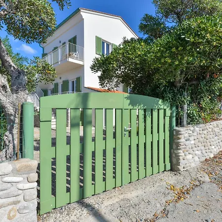 Il Quartiere Capraia Apartment *